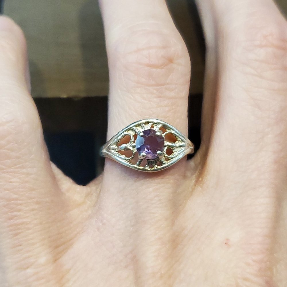 Size 7 925 Sterling Silver Unique Style Round Amethyst Ring